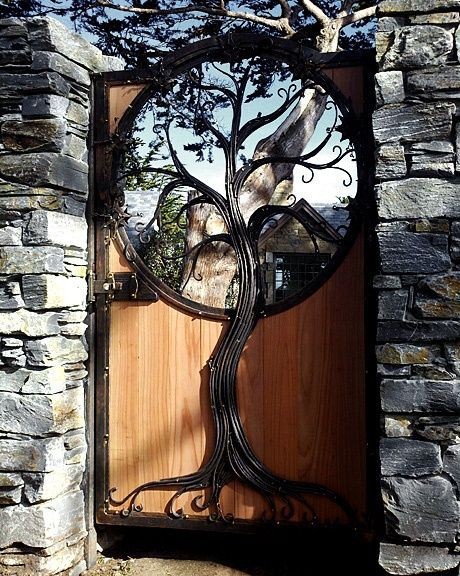 Incredible metal tree art gate